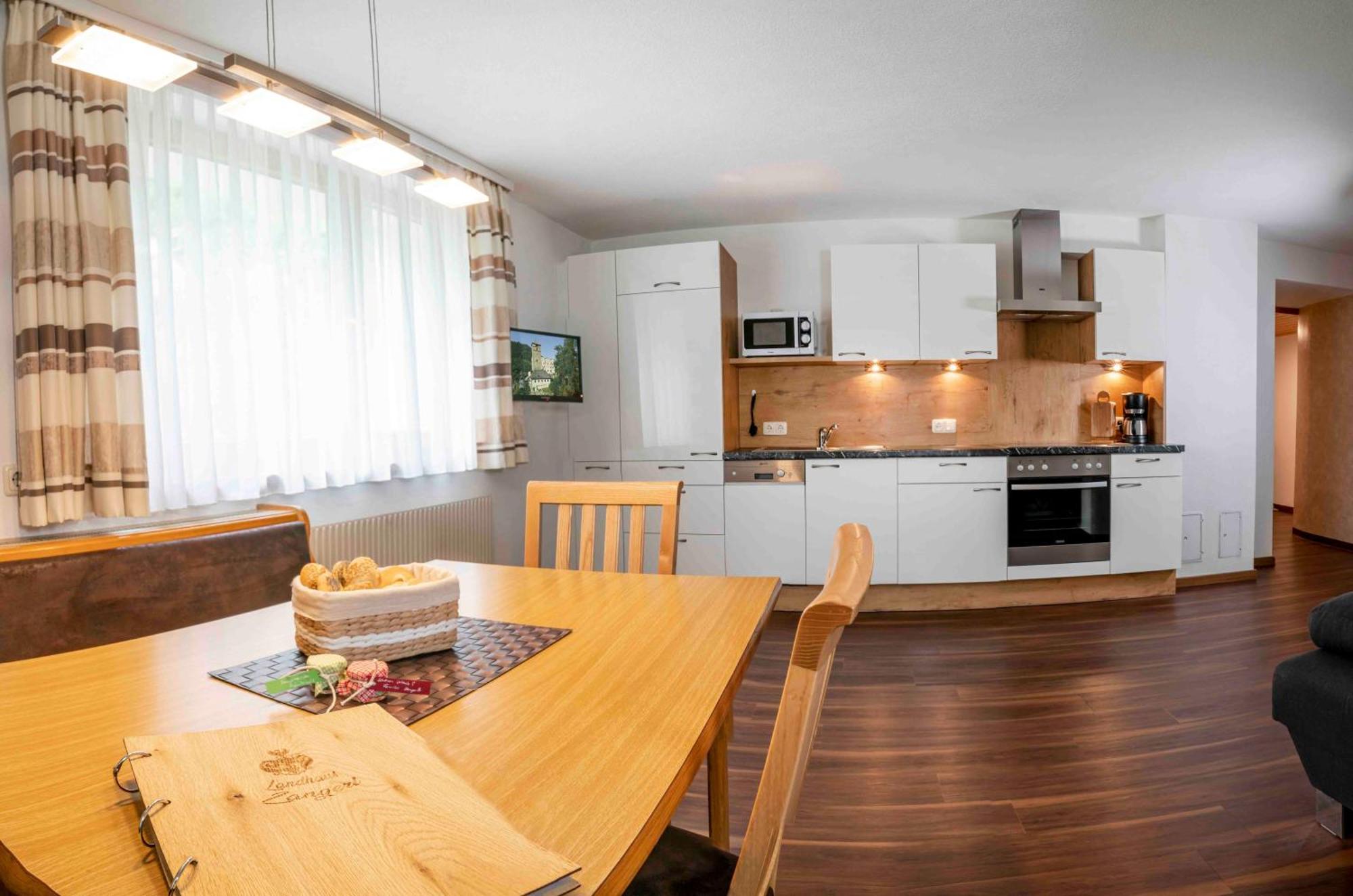 Landhaus Zangerl - Kobelerhof Landeck Bilik gambar
